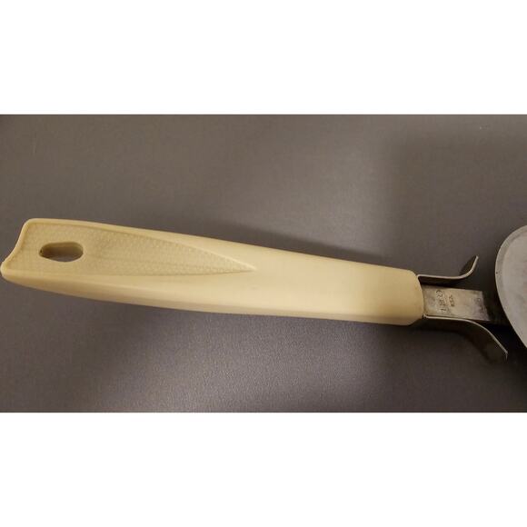 Vintage Ekco Pizza Cutter/Wheel/Slice Ivory Handle Stainless Steel USA - 8" (in) - Picture 3 of 7